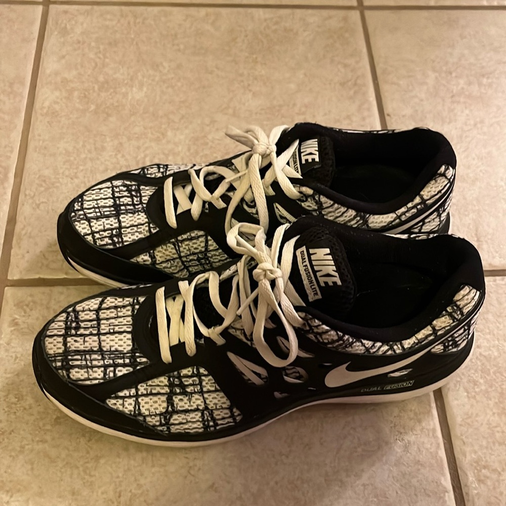 Nike Dual Fusion lite.